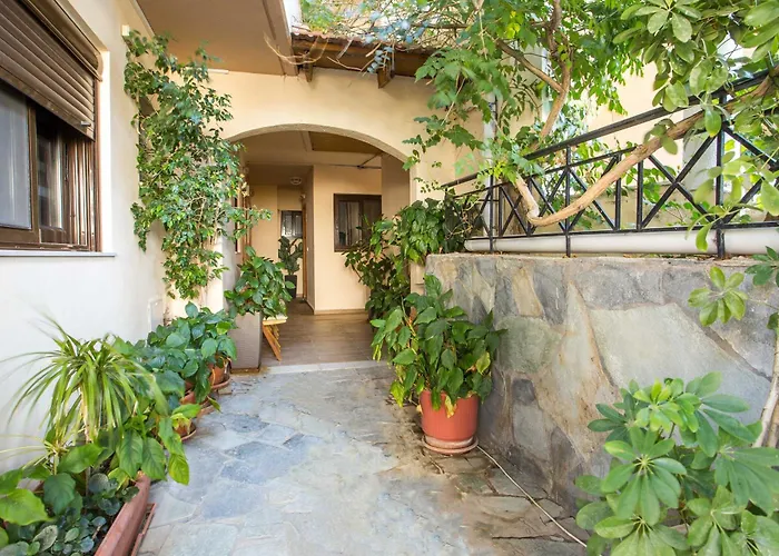 Casa Lyristis